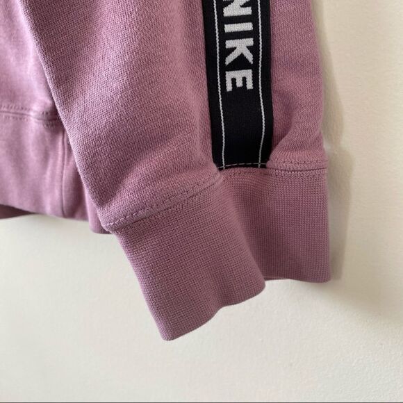 NIKE-CREW Logo Tape Pullover Sweatshirt - Picture 7 of 11